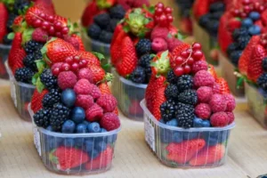 using edible berries in cups