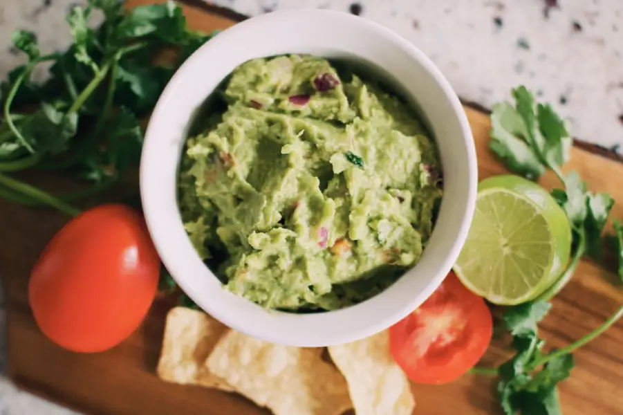 simple guacamole recipe from plantaful life 